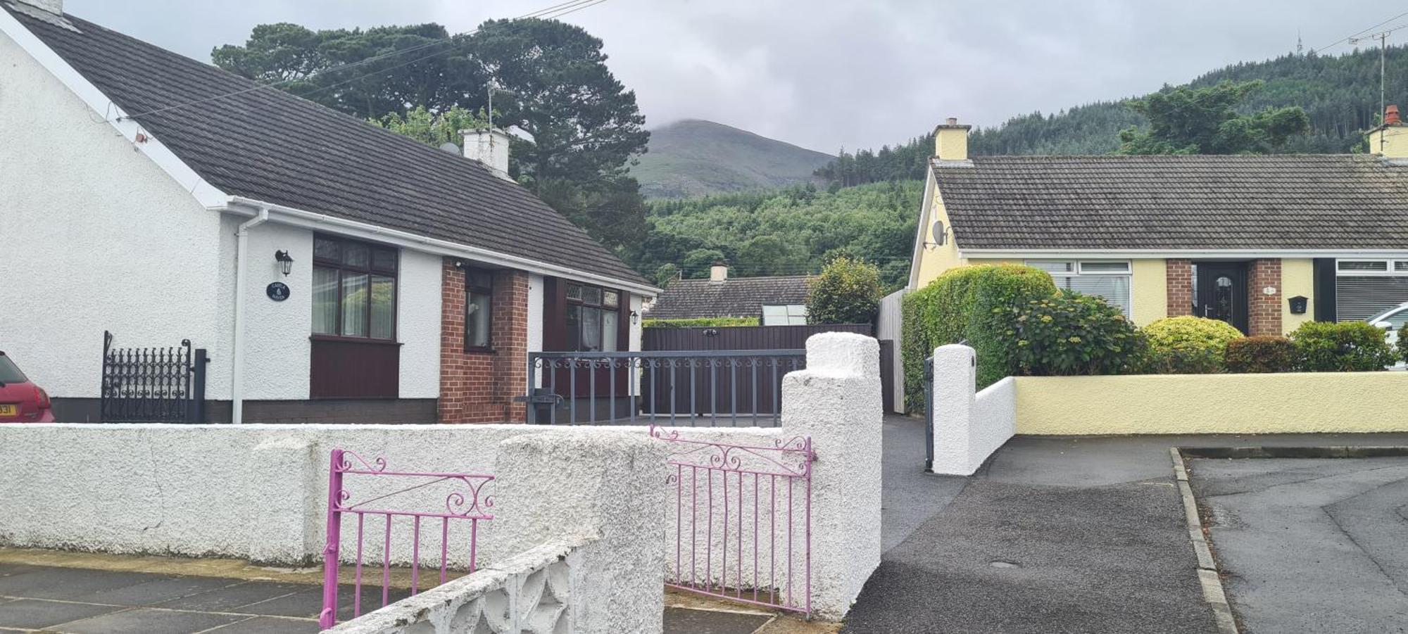 Mourne Hikers' Cottage Newcastle  Exterior foto